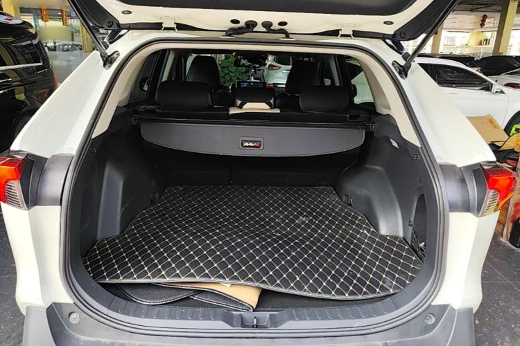 Used Toyota RAV4 2020 Dual-Engine 2.5L E-CVT Four-Wheel Drive Elite Edition Trunk