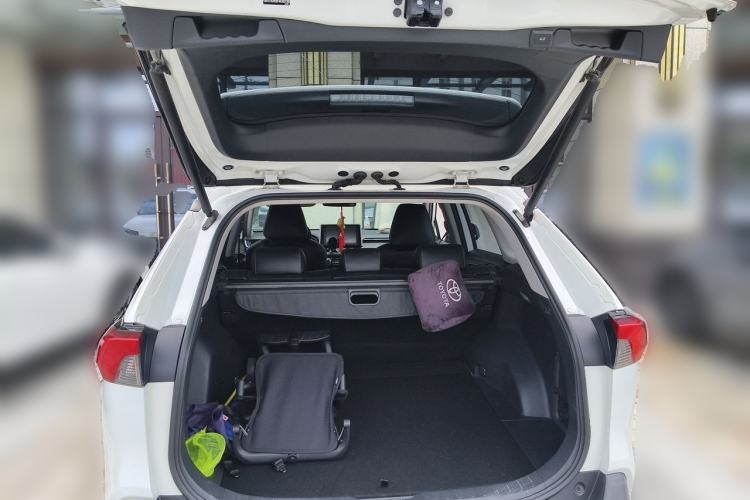 Used Toyota RAV4 2020 2.0L CVT 4x4 Trend Edition Trunk