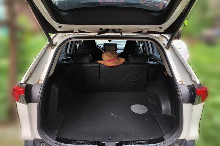 Used Toyota RAV4 2020 2.0L CVT Two-Wheel Drive Prestige Edition Trunk