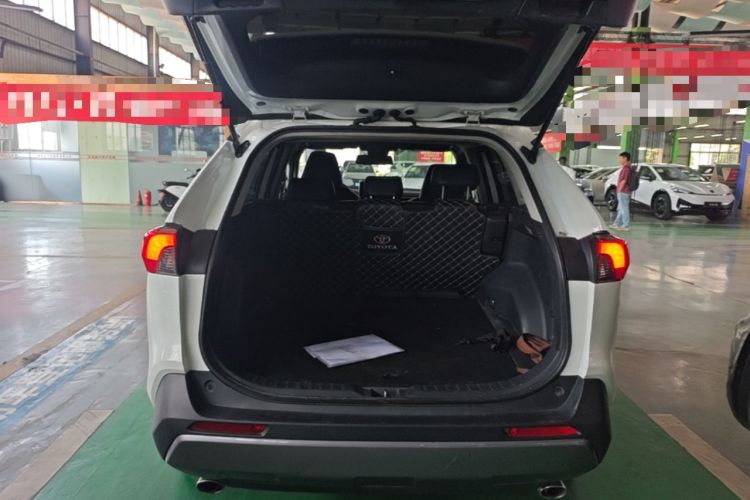Used Toyota RAV4 2020 2.0L CVT 4x4 Trend Edition Trunk