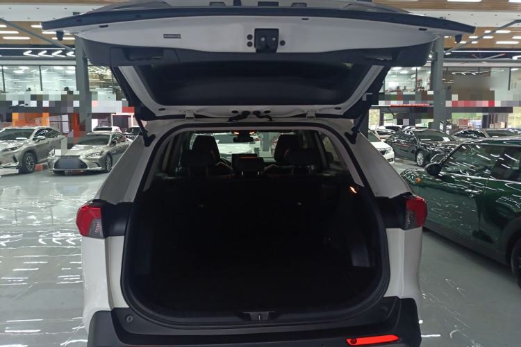 Used Toyota RAV4 2020 2.0L CVT Two-Wheel Drive Fashion Edition Trunk