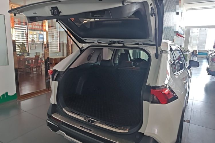 Used Toyota RAV4 2020 2.0L CVT Two-Wheel Drive Prestige Edition Trunk