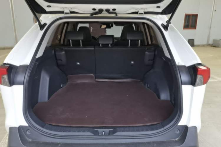 Used Toyota RAV4 2020 2.0L CVT Two-Wheel Drive Prestige Edition Trunk