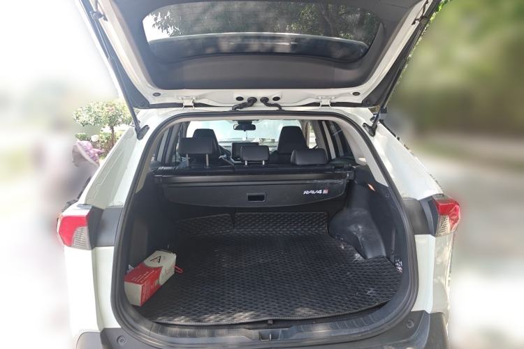 Used Toyota RAV4 2020 2.0L CVT Two-Wheel Drive Prestige Edition Trunk