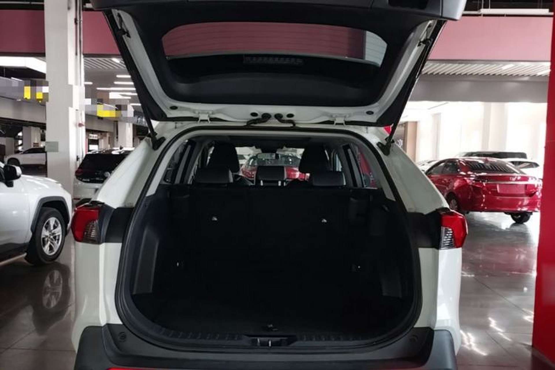 Used Toyota RAV4 2020 2.0L CVT Two-Wheel Drive Prestige Edition Trunk