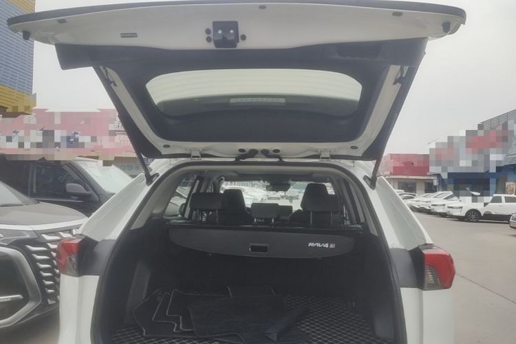 Used Toyota RAV4 2020 2.0L CVT Two-Wheel Drive Prestige Edition Trunk
