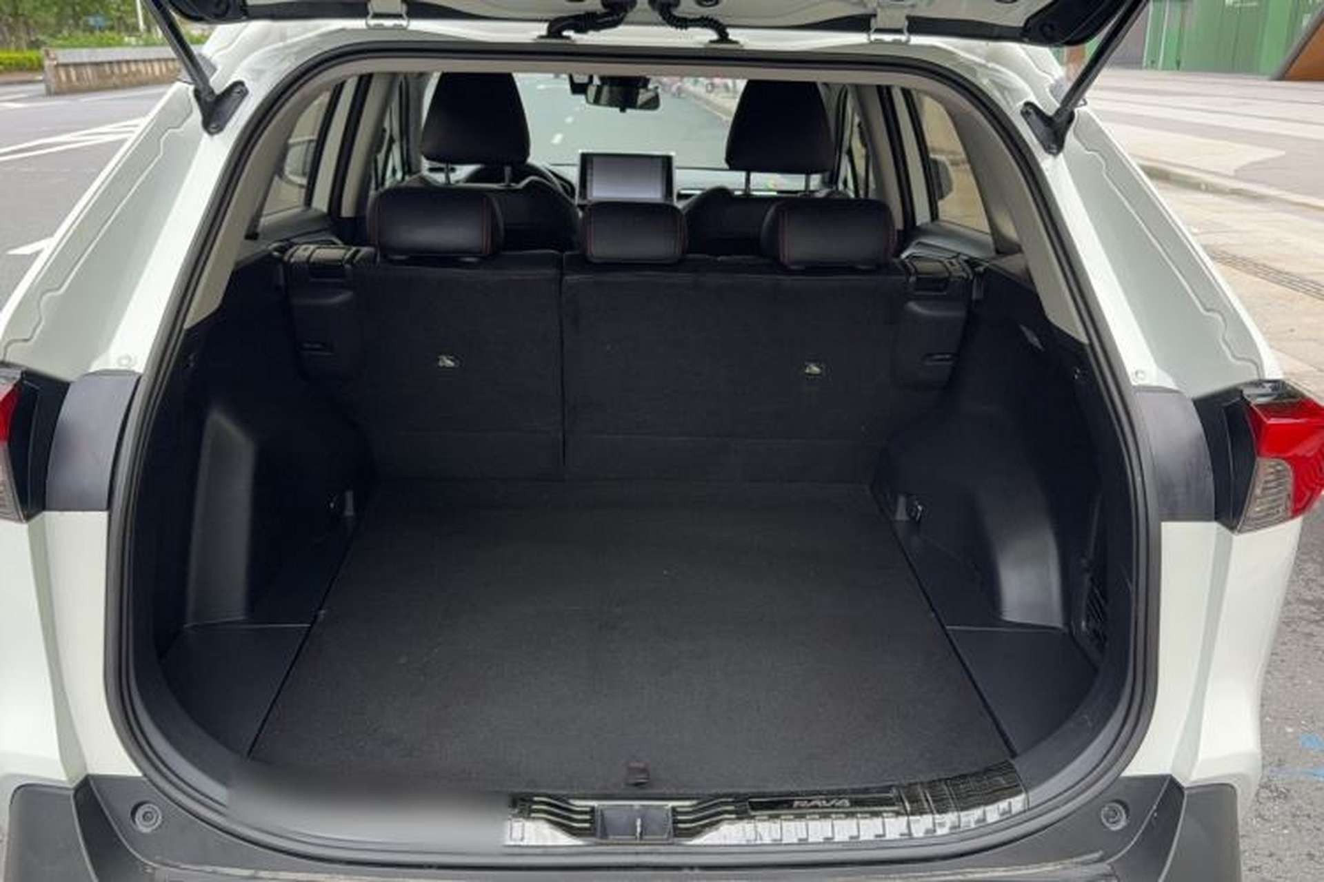 Used Toyota RAV4 2020 2.0L CVT 4x4 Trend Edition Trunk