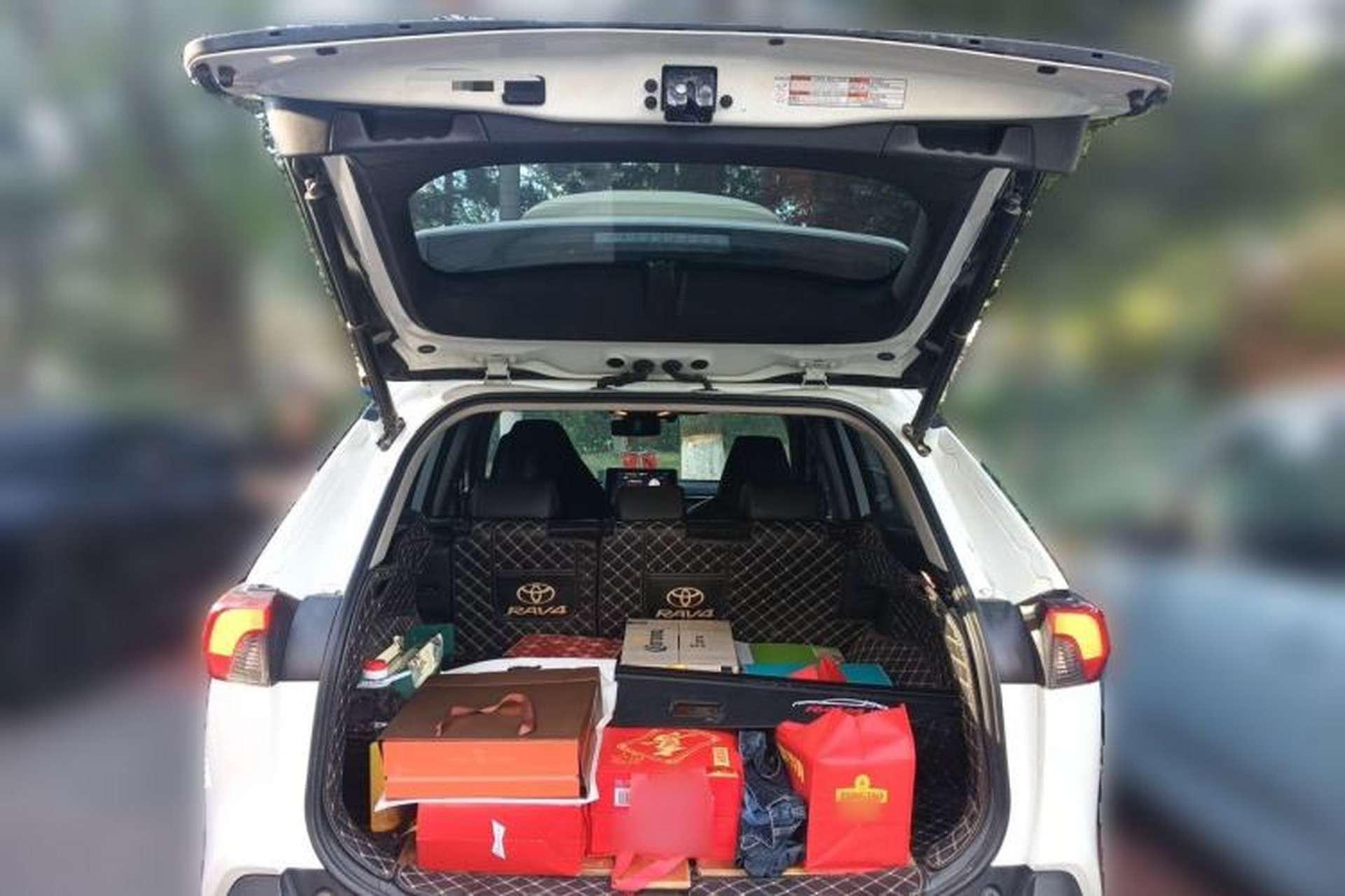 Used Toyota RAV4 2020 Dual-Motor 2.5L E-CVT Four-Wheel Drive Flagship Edition Trunk