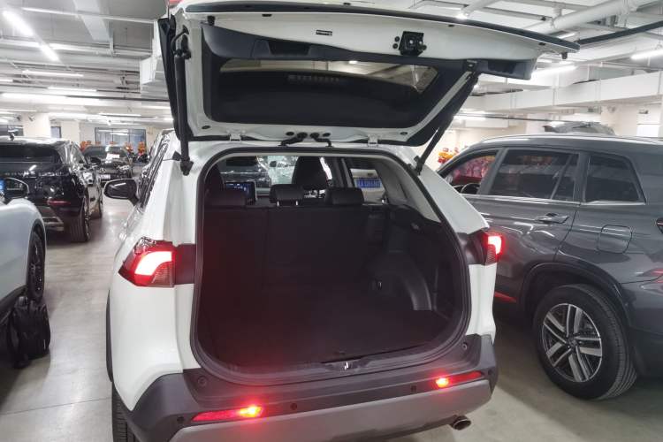 Used Toyota RAV4 2020 Dual-Engine 2.5L E-CVT Two-Wheel Drive Elite Edition Trunk