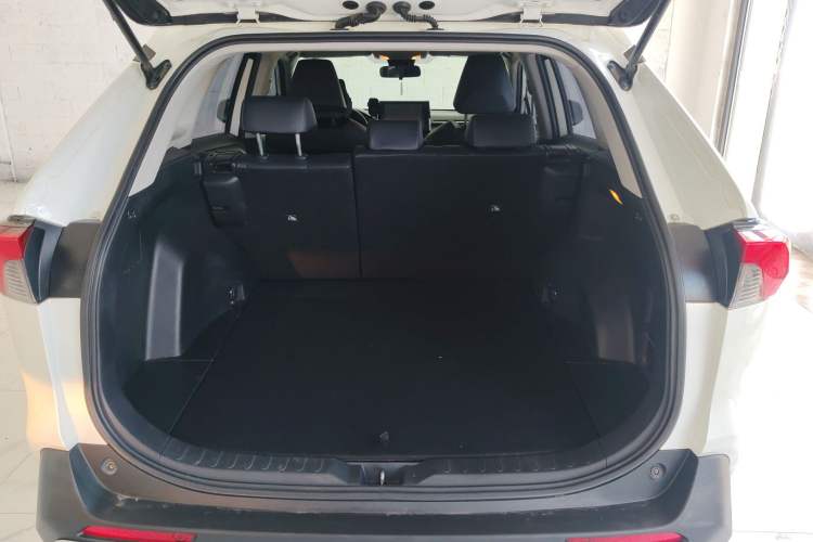 Used Toyota RAV4 2020 2.0L CVT Two-Wheel Drive Fashion PLUS Edition Trunk