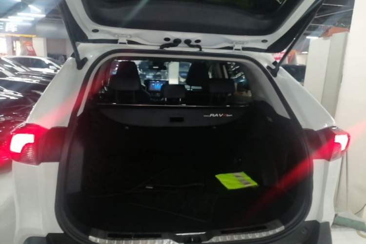 Used Toyota RAV4 2020 2.0L CVT Two-Wheel Drive Prestige Edition Trunk