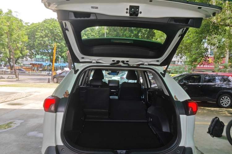 Used Toyota RAV4 2020 2.0L CVT Two-Wheel Drive Fashion Edition Trunk