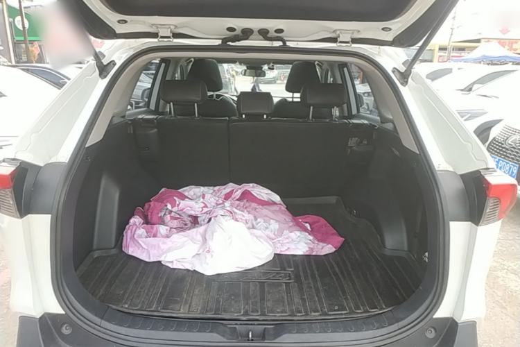 Used Toyota RAV4 2020 2.0L CVT 4x4 Trend Edition Trunk
