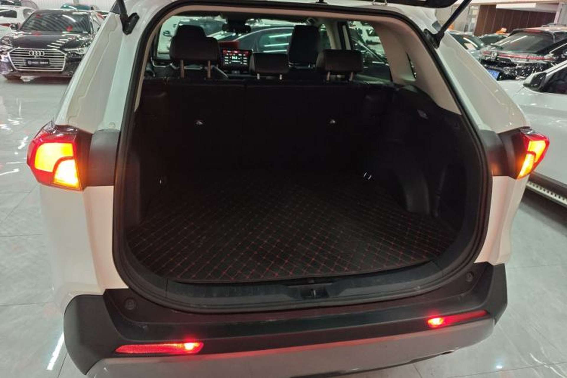 Used Toyota RAV4 2020 2.0L CVT Two-Wheel Drive Fashion PLUS Edition Trunk