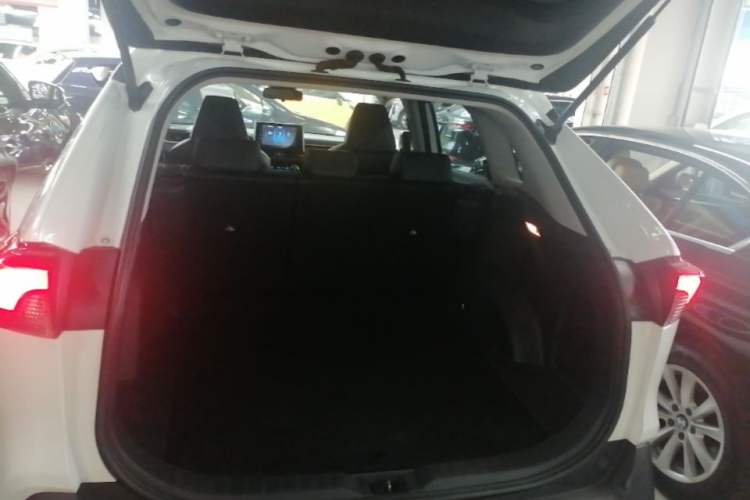 Used Toyota RAV4 2020 2.0L CVT Two-Wheel Drive Fashion PLUS Edition Trunk