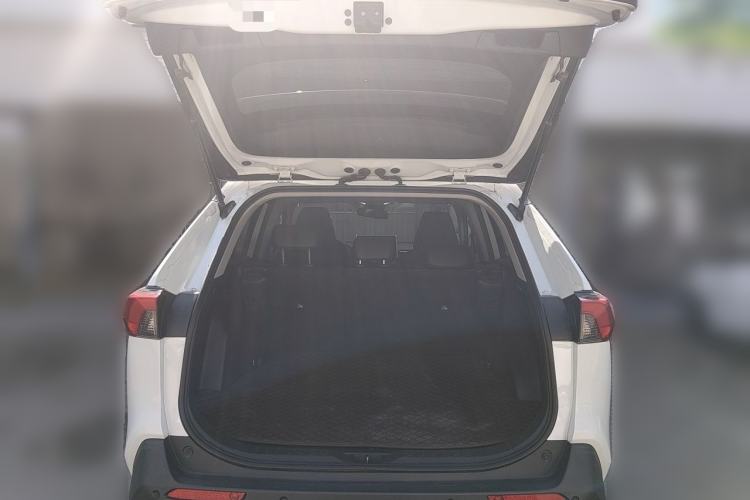 Used Toyota RAV4 2020 2.0L CVT Two-Wheel Drive Fashion Edition Trunk