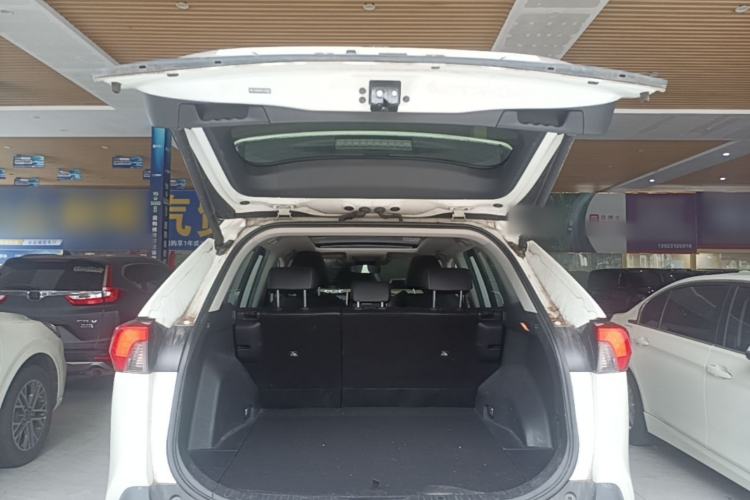 Used Toyota RAV4 2020 2.0L CVT Two-Wheel Drive Prestige Edition Trunk