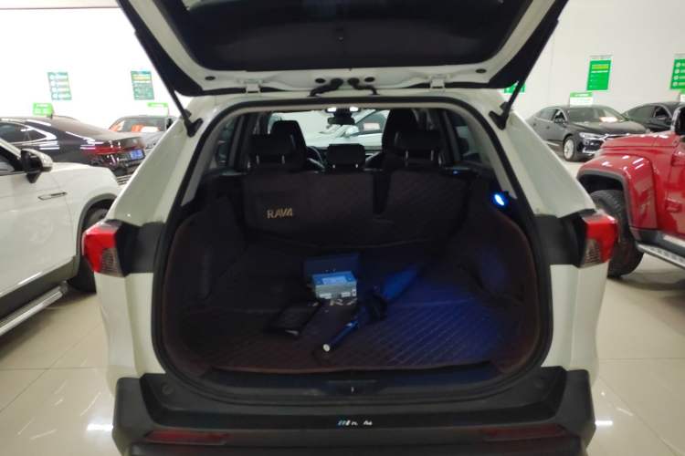 Used Toyota RAV4 2020 2.0L CVT Two-Wheel Drive Urban Edition Trunk