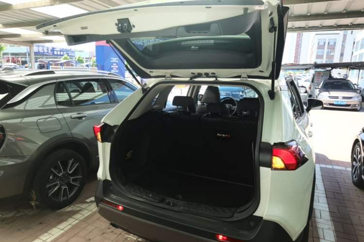 Used Toyota RAV4 2020 2.0L CVT Two-Wheel Drive Fashion Edition Trunk