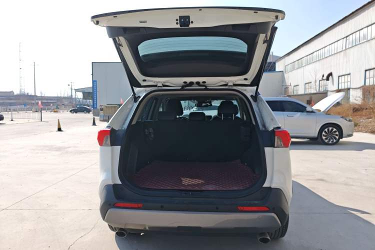 Used Toyota RAV4 2020 Dual-Engine 2.5L E-CVT Two-Wheel Drive Elite Edition Trunk