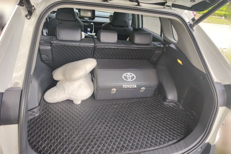 Used Toyota RAV4 2020 2.0L CVT Four-Wheel Drive Prestige Edition Trunk