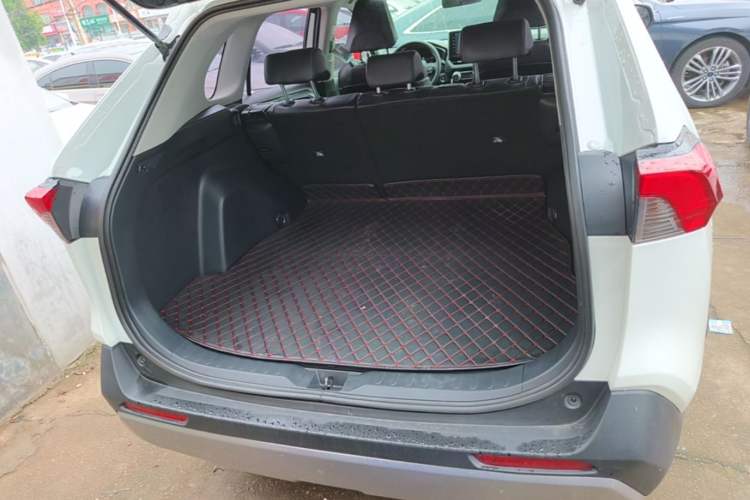 Used Toyota RAV4 2020 2.0L CVT 4x4 Style PLUS Edition Trunk