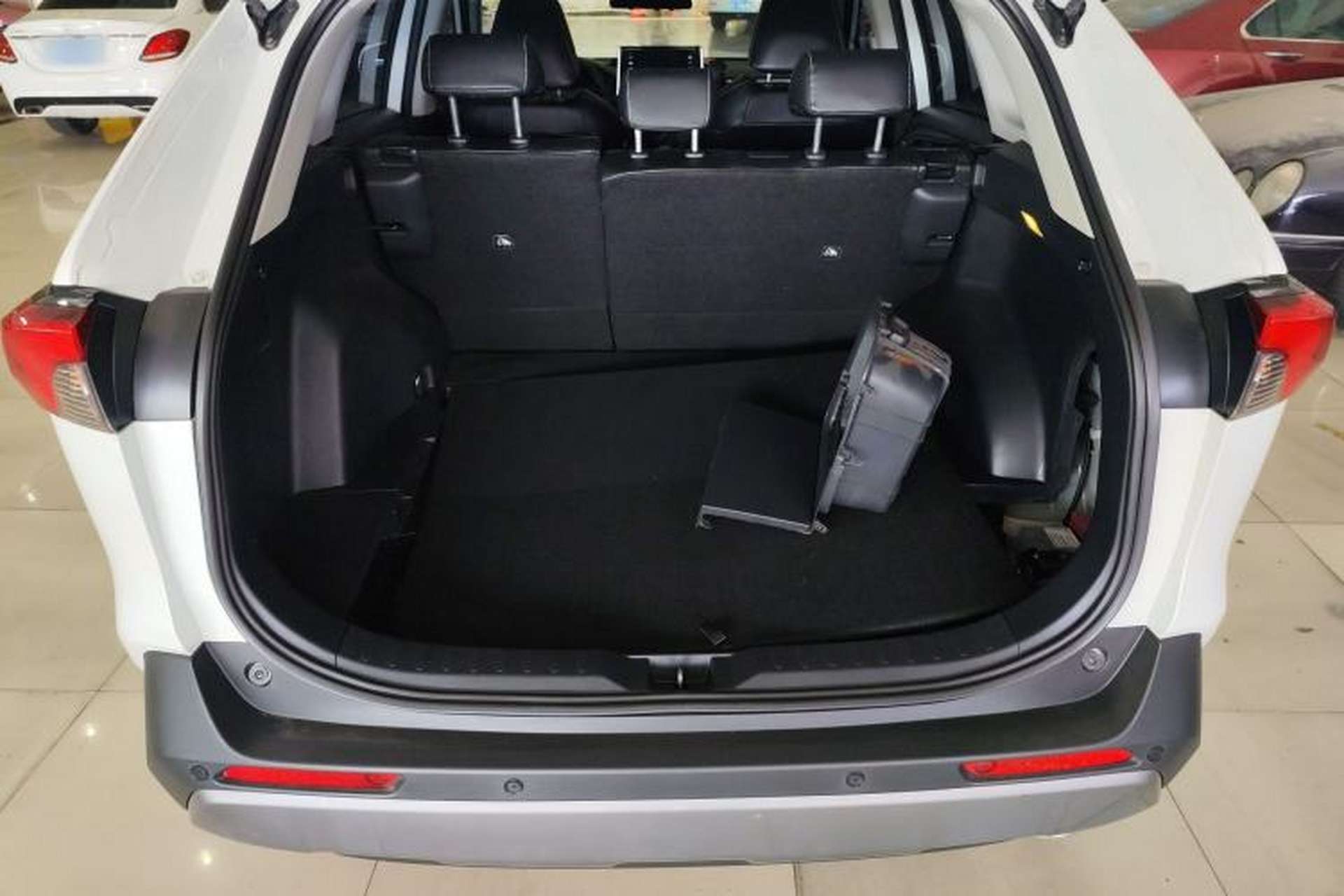 Used Toyota RAV4 2020 Dual-Engine 2.5L E-CVT Two-Wheel Drive Elite Edition Trunk