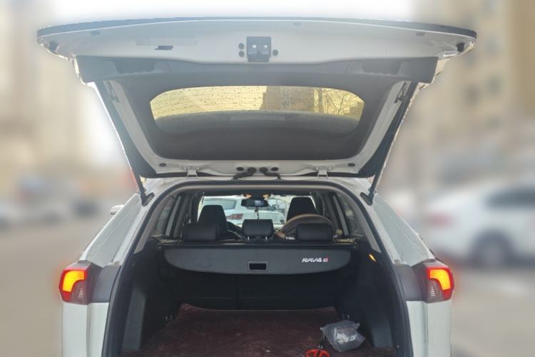 Used Toyota RAV4 2020 2.0L CVT 4x4 Trend Edition Trunk
