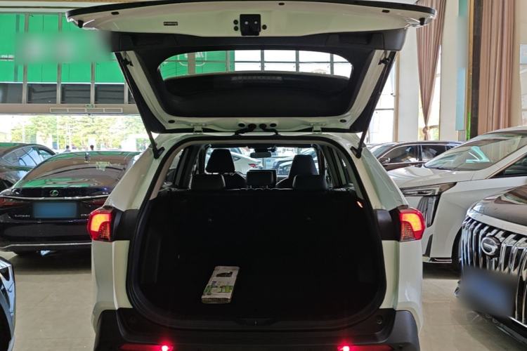 Used Toyota RAV4 2020 Dual-Engine 2.5L E-CVT 4x4 Elite PLUS Edition Trunk
