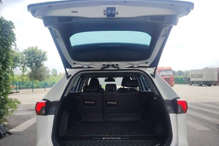 Used Toyota RAV4 2020 2.0L CVT Two-Wheel Drive Fashion Edition Trunk