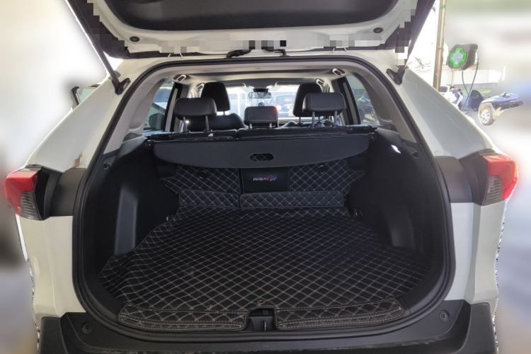 Used Toyota RAV4 2020 2.0L CVT 4x4 Trend Edition Trunk