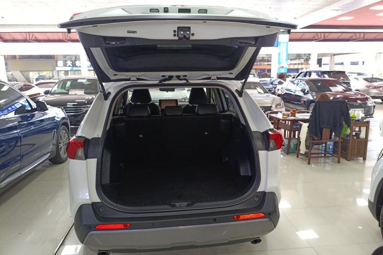 Used Toyota RAV4 2020 2.0L CVT Two-Wheel Drive Fashion PLUS Edition Trunk