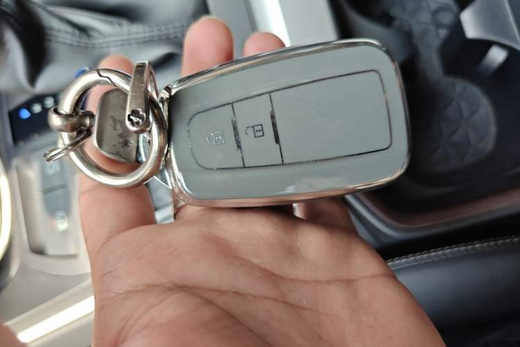 Used Toyota RAV4 2020 2.0L CVT Two-Wheel Drive Fashion PLUS Edition Vehicle Key