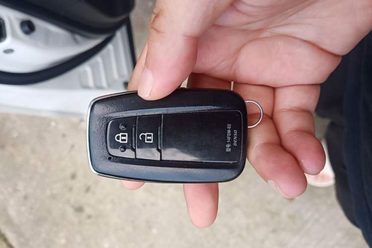 Used Toyota RAV4 2020 2.0L CVT Two-Wheel Drive Fashion Edition Vehicle Key