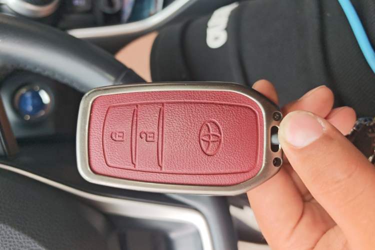Used Toyota RAV4 2020 Dual-Engine 2.5L E-CVT 4x4 Elite PLUS Edition Vehicle Key