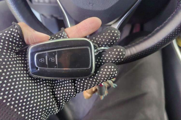 Used Toyota RAV4 2020 2.0L CVT Two-Wheel Drive Fashion Edition Vehicle Key