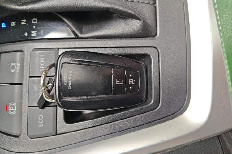 Used Toyota RAV4 2020 2.0L CVT Two-Wheel Drive Fashion Edition Vehicle Key
