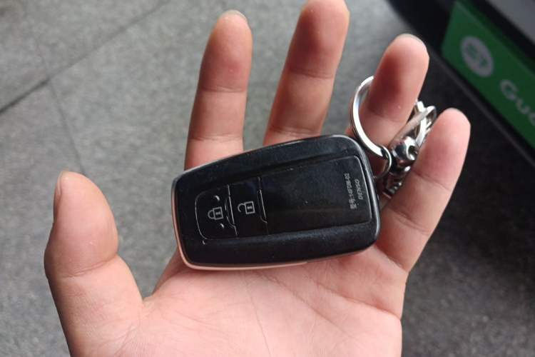 Used Toyota RAV4 2020 Dual-Engine 2.5L E-CVT 4x4 Elite PLUS Edition Vehicle Key