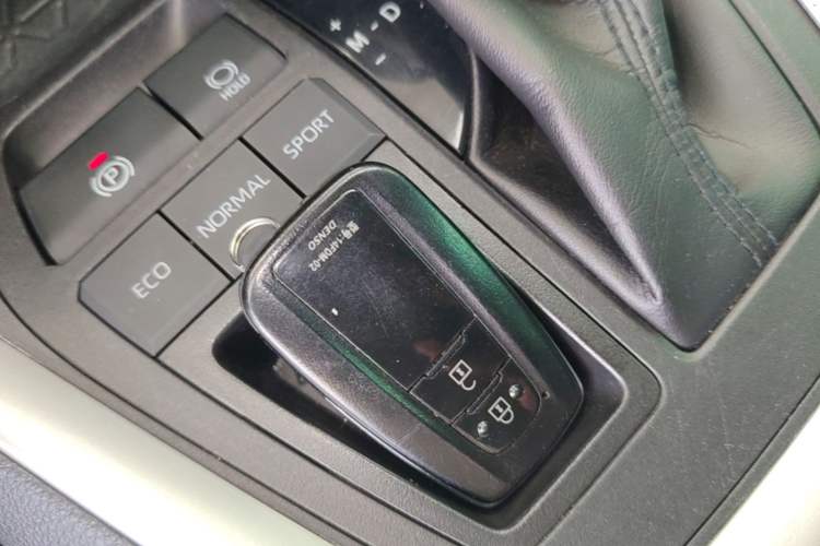 Used Toyota RAV4 2020 2.0L CVT Two-Wheel Drive Fashion PLUS Edition Vehicle Key