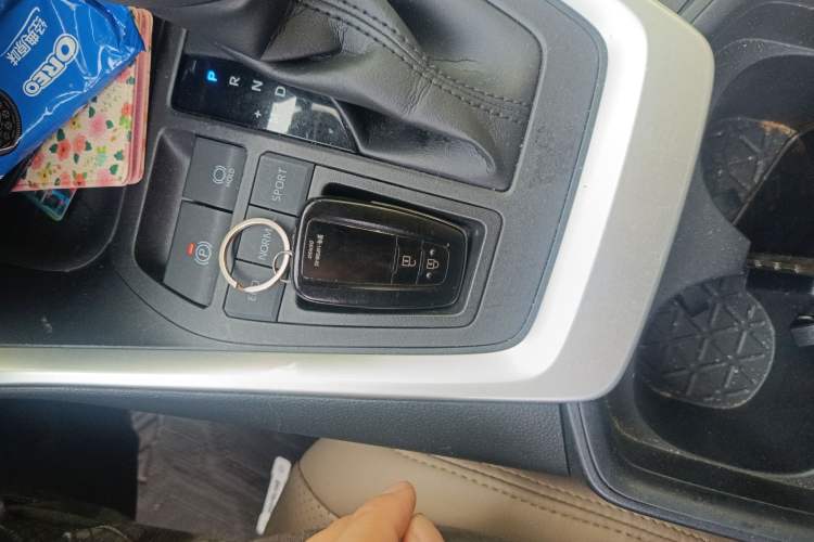 Used Toyota RAV4 2020 2.0L CVT Two-Wheel Drive Fashion Edition Vehicle Key