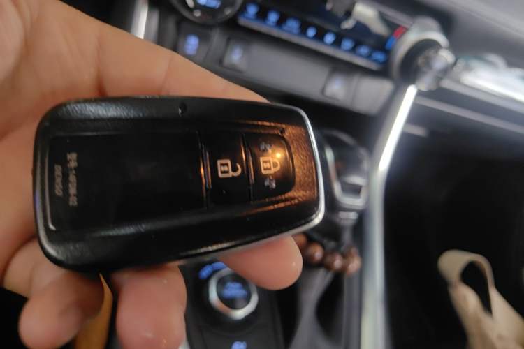 Used Toyota RAV4 2020 Dual-Engine 2.5L E-CVT 4x4 Elite PLUS Edition Vehicle Key