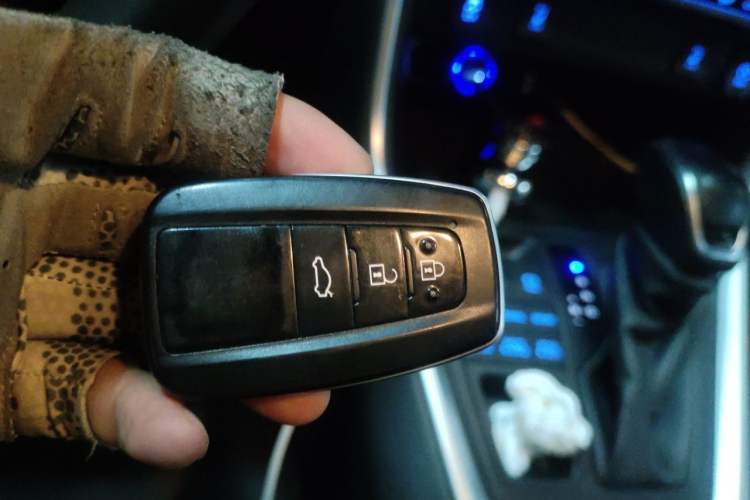 Used Toyota RAV4 2020 2.0L CVT 4x4 Style PLUS Edition Vehicle Key