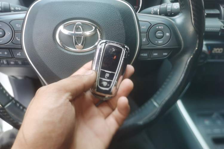 Used Toyota RAV4 2020 2.0L CVT Two-Wheel Drive Fashion PLUS Edition Vehicle Key