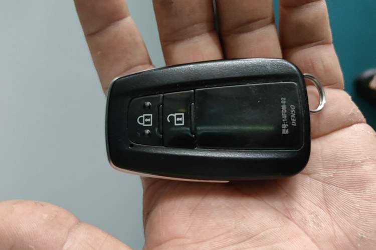 Used Toyota RAV4 2020 2.0L CVT Two-Wheel Drive Fashion Edition Vehicle Key