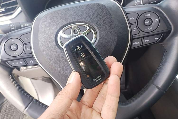 Used Toyota RAV4 2020 2.0L CVT Two-Wheel Drive Fashion PLUS Edition Vehicle Key