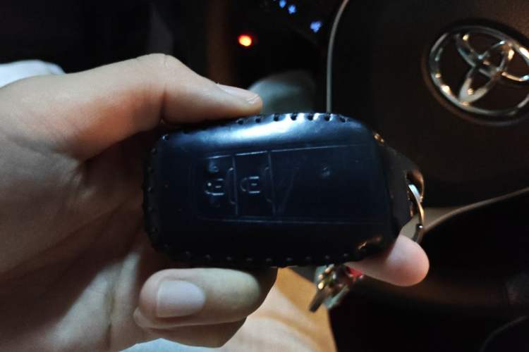 Used Toyota RAV4 2020 Dual-Engine 2.5L E-CVT Two-Wheel Drive Elite Edition Vehicle Key