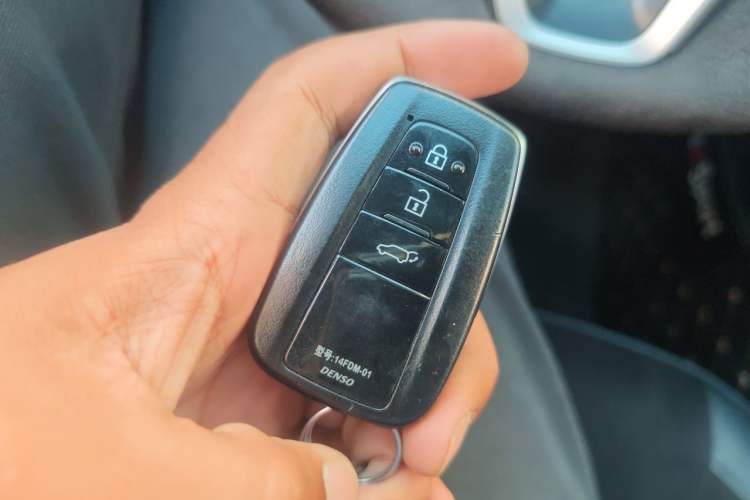 Used Toyota RAV4 2020 2.0L CVT Two-Wheel Drive Fashion Edition Vehicle Key