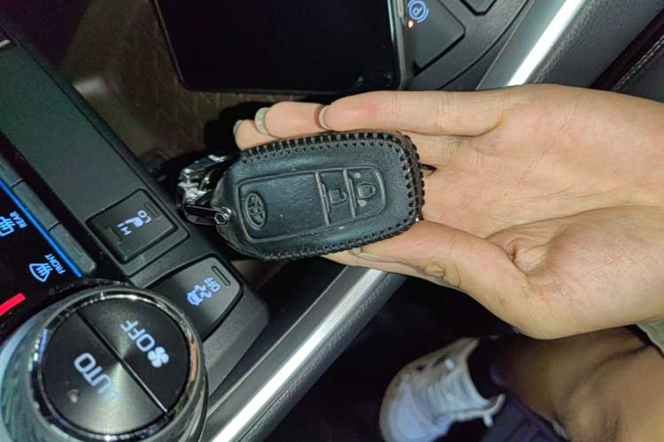 Used Toyota RAV4 2020 2.0L CVT Two-Wheel Drive Prestige Edition Vehicle Key