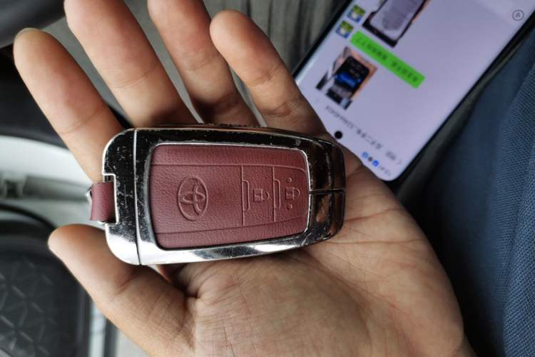 Used Toyota RAV4 2020 2.0L CVT Two-Wheel Drive Fashion Edition Vehicle Key