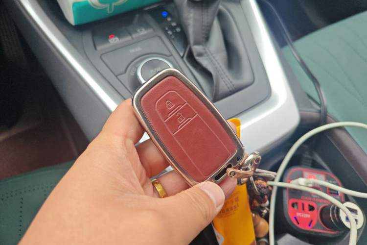 Used Toyota RAV4 2020 Dual-Engine 2.5L E-CVT 4x4 Elite PLUS Edition Vehicle Key